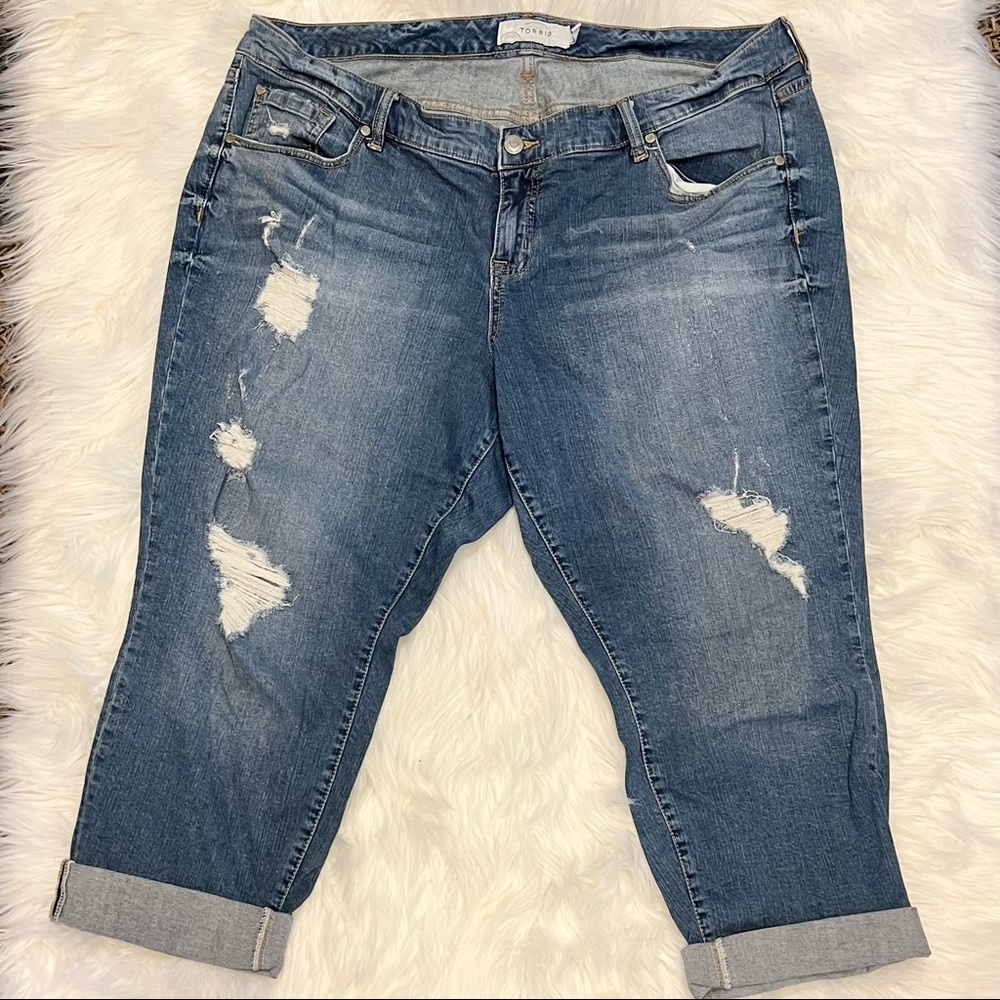 Women’s Torrid Plus Size Stretch Denim Cropped Jeans . Size 22